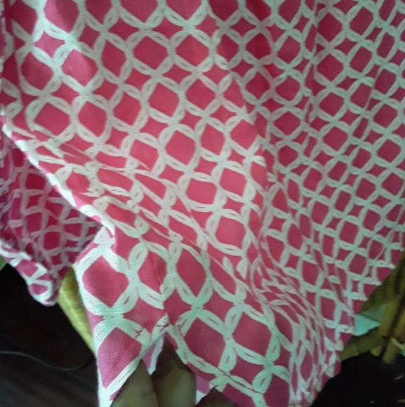 SOLD!!🥳3/$25 Crown & Ivy top size small - Picture 5 of 6